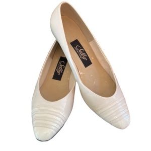 Selby Comfort Flex Cream Patent Leather Classic Elegance Low Heel Shoes Size 8.5